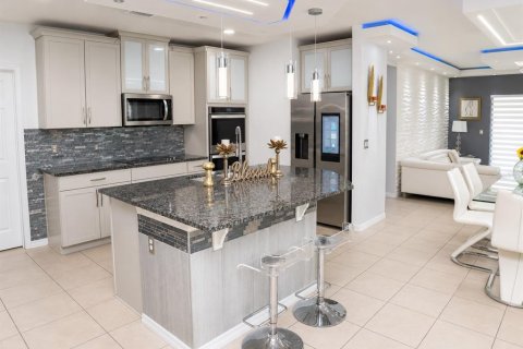 Casa en venta en Kissimmee, Florida, 4 dormitorios, 248.61 m2 № 2277409 - foto 11