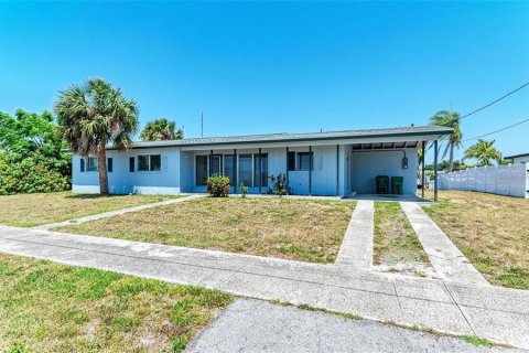 Casa en venta en Port Charlotte, Florida, 3 dormitorios, 131.18 m2 № 1571786 - foto 2