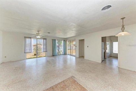 Casa en venta en Port Charlotte, Florida, 3 dormitorios, 131.18 m2 № 1571786 - foto 13