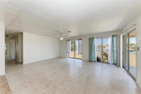 Casa en venta en Port Charlotte, Florida, 3 dormitorios, 131.18 m2 № 1571786 - foto 11