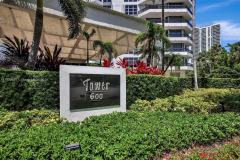 Condominio en venta en Aventura, Florida, 2 dormitorios, 109.72 m2 № 1809168 - foto 15