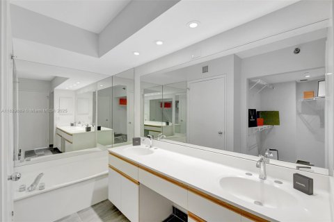 Condominio en venta en Aventura, Florida, 2 dormitorios, 109.72 m2 № 1809168 - foto 24