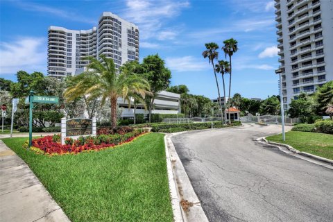 Condominio en venta en Aventura, Florida, 2 dormitorios, 109.72 m2 № 1809168 - foto 18