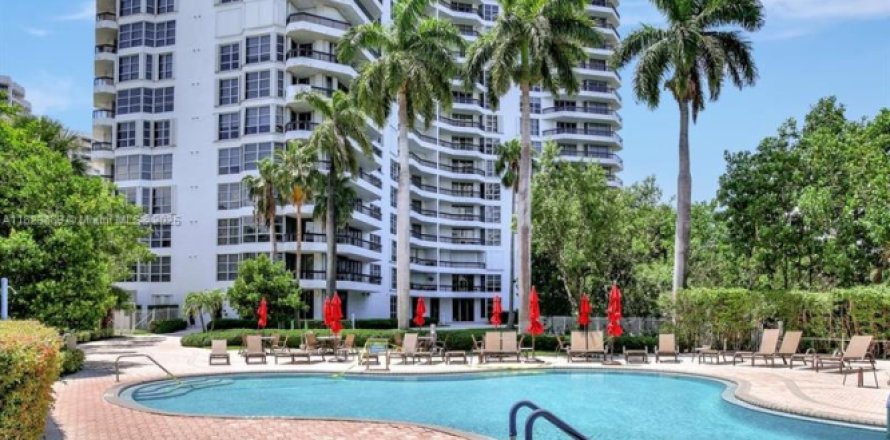 Condominio en Aventura, Florida, 2 dormitorios  № 1809168