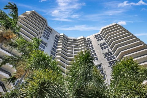 Condominio en venta en Aventura, Florida, 2 dormitorios, 109.72 m2 № 1809168 - foto 16