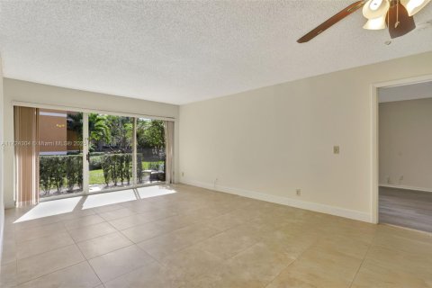 Condo in Coral Springs, Florida, 3 bedrooms  № 1709135 - photo 6