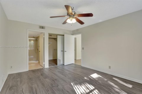 Condo in Coral Springs, Florida, 3 bedrooms  № 1709135 - photo 11