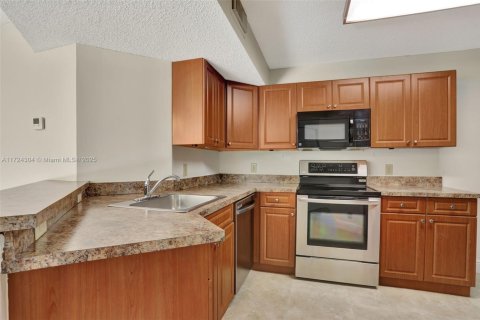 Condo in Coral Springs, Florida, 3 bedrooms  № 1709135 - photo 4