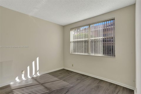 Condo in Coral Springs, Florida, 3 bedrooms  № 1709135 - photo 22