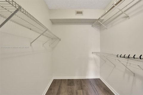 Condo in Coral Springs, Florida, 3 bedrooms  № 1709135 - photo 14