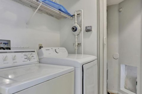 Condo in Coral Springs, Florida, 3 bedrooms  № 1709135 - photo 25