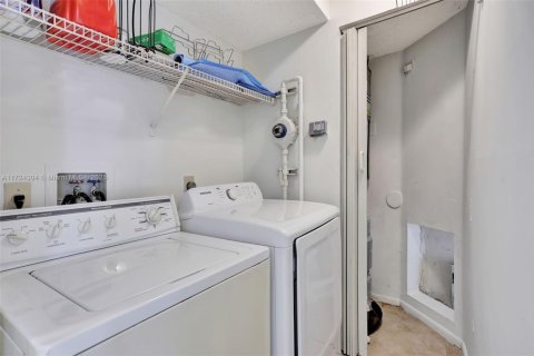 Condo in Coral Springs, Florida, 3 bedrooms  № 1709135 - photo 24