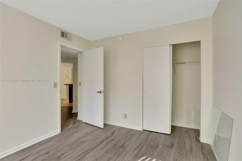 Condo in Coral Springs, Florida, 3 bedrooms  № 1709135 - photo 23