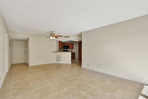 Condo in Coral Springs, Florida, 3 bedrooms  № 1709135 - photo 8