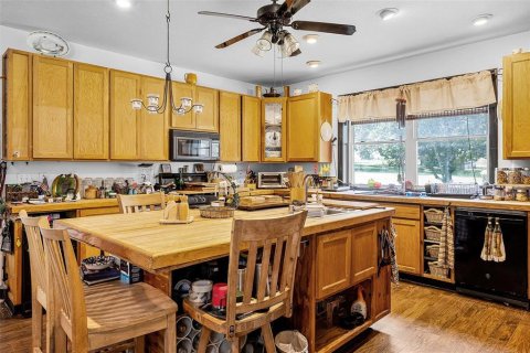House in Clermont, Florida 4 bedrooms, 207.54 sq.m. № 1808081 - photo 12