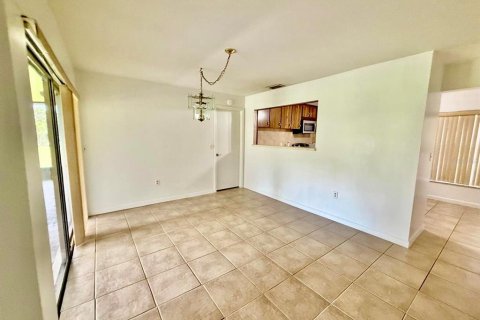 House in Kissimmee, Florida 3 bedrooms, 116.31 sq.m. № 1913583 - photo 5
