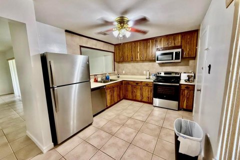 House in Kissimmee, Florida 3 bedrooms, 116.31 sq.m. № 1913583 - photo 3