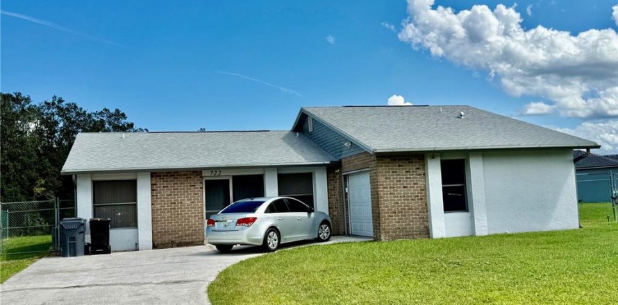 House in Kissimmee, Florida 3 bedrooms, 116.31 sq.m. № 1913583