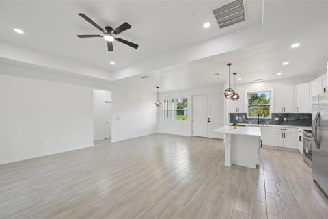 Casa en venta en North Port, Florida, 3 dormitorios, 153.47 m2 № 1909028 - foto 11