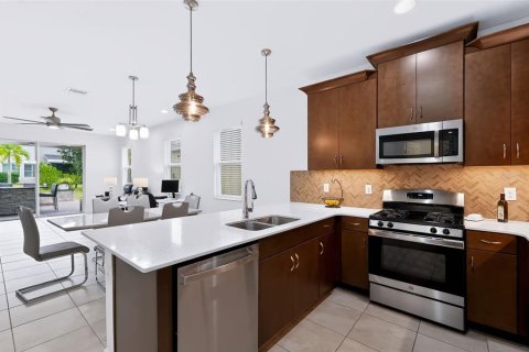 Villa ou maison à vendre à Apollo Beach, Floride: 4 chambres, 196.49 m2 № 2408535 - photo 23