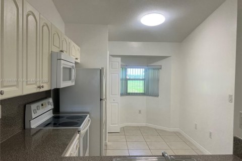 Снять в аренду кондоминиум в Хомстед, Флорида 2 спальни, 84.54м2, № 1950802 - фото 7
