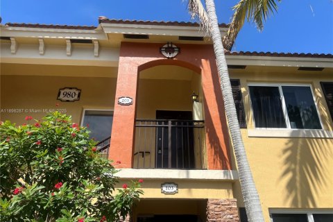 Снять в аренду кондоминиум в Хомстед, Флорида 2 спальни, 84.54м2, № 1950802 - фото 1