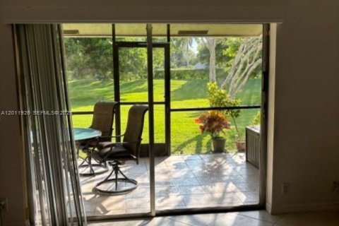 Townhouse in Sunrise, Florida 3 bedrooms, 124.49 sq.m. № 2074708 - photo 8