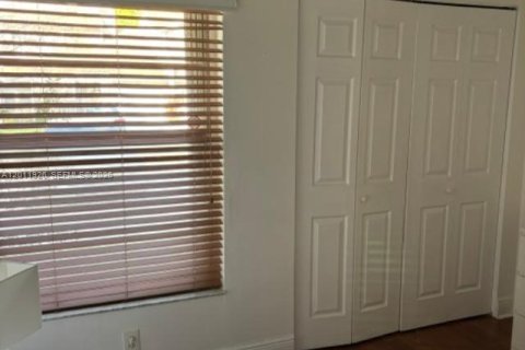 Townhouse in Sunrise, Florida 3 bedrooms, 124.49 sq.m. № 2074708 - photo 3