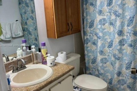Townhouse in Sunrise, Florida 3 bedrooms, 124.49 sq.m. № 2074708 - photo 4