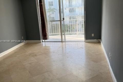 Condo in Miami, Florida, 1 bedroom  № 2046548 - photo 2