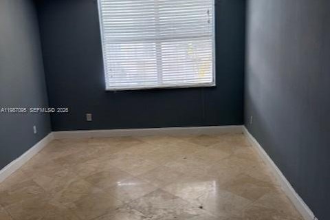 Condo in Miami, Florida, 1 bedroom  № 2046548 - photo 3