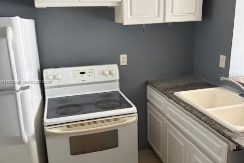 Condo in Miami, Florida, 1 bedroom  № 2046548 - photo 4