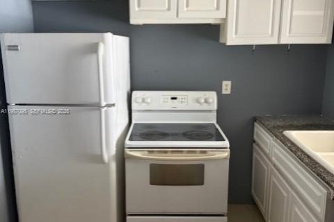 Condo in Miami, Florida, 1 bedroom  № 2046548 - photo 5