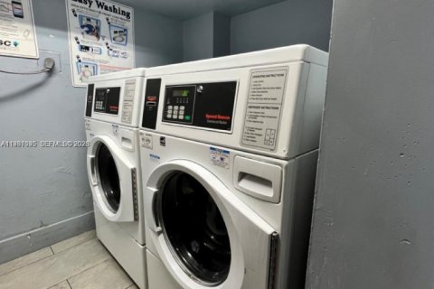 Condo in Miami, Florida, 1 bedroom  № 2046548 - photo 8