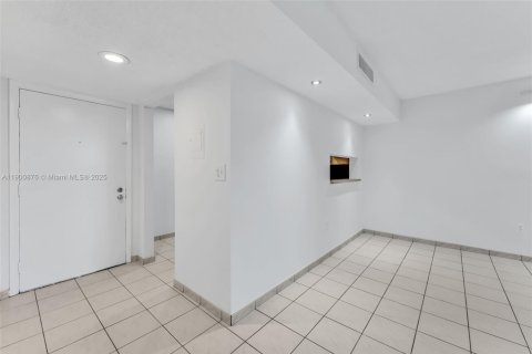 Condominio en venta en Miami, Florida, 2 dormitorios, 89.65 m2 № 1952201 - foto 17