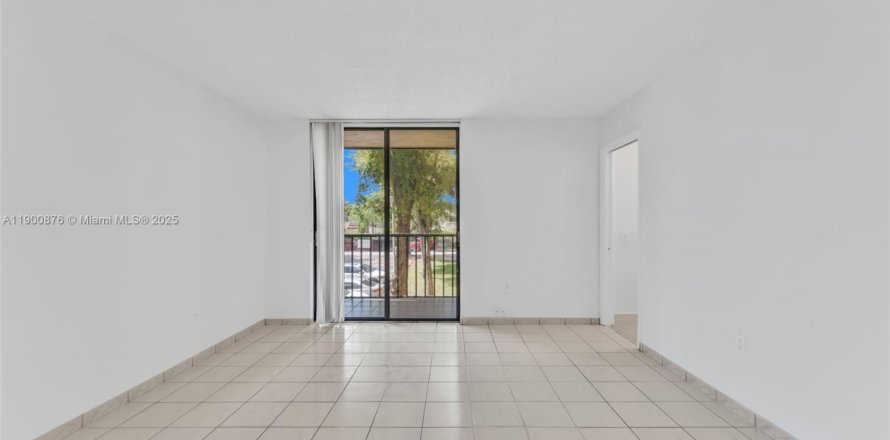 Condominio en Miami, Florida, 2 dormitorios  № 1952201