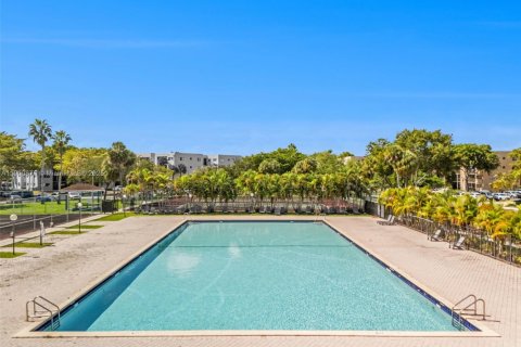 Condominio en venta en Miami, Florida, 2 dormitorios, 89.65 m2 № 1952201 - foto 20