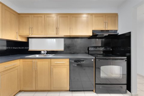 Condominio en venta en Miami, Florida, 2 dormitorios, 89.65 m2 № 1952201 - foto 16