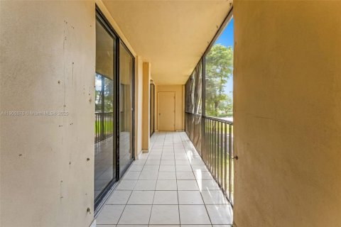Condominio en venta en Miami, Florida, 2 dormitorios, 89.65 m2 № 1952201 - foto 15