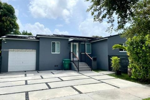 Villa ou maison à Miami, Floride 3 chambres, 119.29 m2 № 2385314