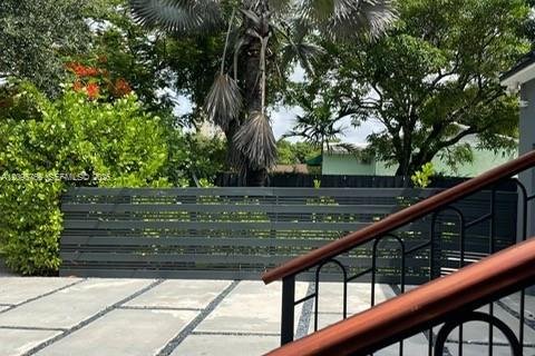Villa ou maison à louer à Miami, Floride: 3 chambres, 119.29 m2 № 2385314 - photo 4