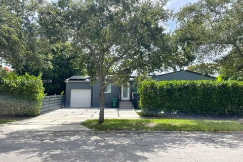 Villa ou maison à louer à Miami, Floride: 3 chambres, 119.29 m2 № 2385314 - photo 2
