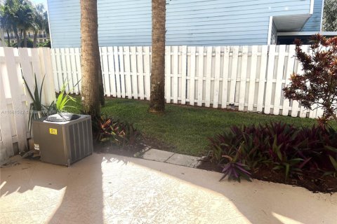 Townhouse in Pompano Beach, Florida 2 bedrooms, 94.57 sq.m. № 1764326 - photo 8