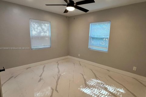 House in Oakland Park, Florida 3 bedrooms, 108.97 sq.m. № 1922673 - photo 17