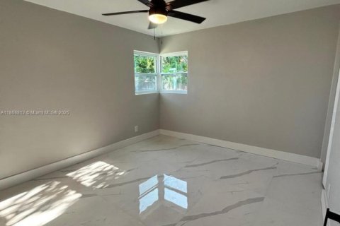 House in Oakland Park, Florida 3 bedrooms, 108.97 sq.m. № 1922673 - photo 19