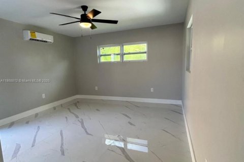 House in Oakland Park, Florida 3 bedrooms, 108.97 sq.m. № 1922673 - photo 28