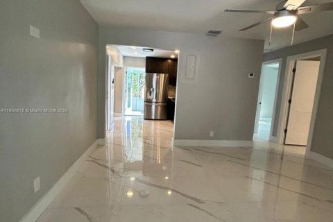 House in Oakland Park, Florida 3 bedrooms, 108.97 sq.m. № 1922673 - photo 7