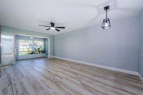 Villa ou maison à vendre à Palm Harbor, Floride: 2 chambres, 74.88 m2 № 1637851 - photo 4
