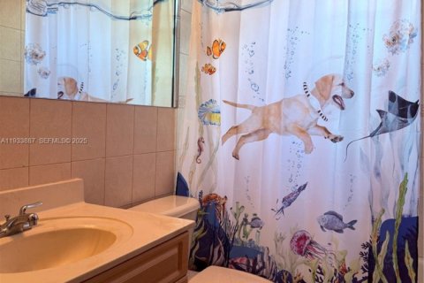 Casa en alquiler en Miami, Florida, 3 dormitorios, 133.04 m2 № 1992235 - foto 20