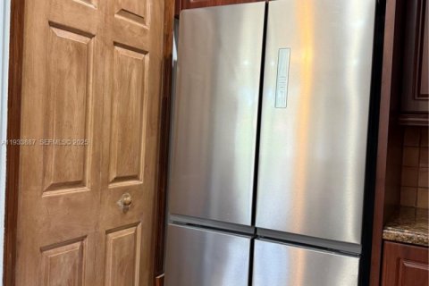 Casa en alquiler en Miami, Florida, 3 dormitorios, 133.04 m2 № 1992235 - foto 7